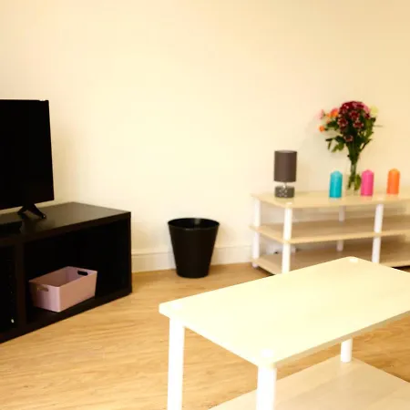 Apartment Fishponds 359a *